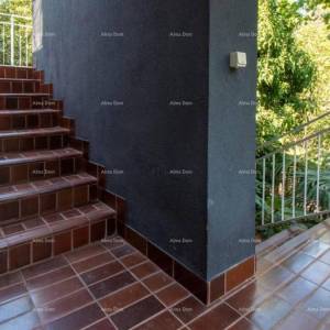 Lungomare – Pula, stan s prostranom terasom i vrtom