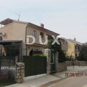 MALI LOŠINJ, ARTATORE - Kuća sa tri apartmana i razrađenim turizmom