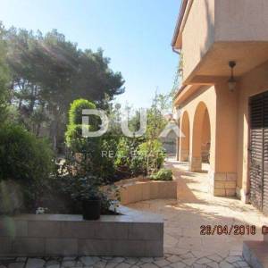 MALI LOŠINJ, ARTATORE - Kuća sa tri apartmana i razrađenim turizmom