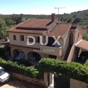 MALI LOŠINJ, ARTATORE - Kuća sa tri apartmana i razrađenim turizmom