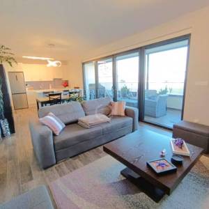 Malinska, apartman s prostranom terasom u urbanoj vili!