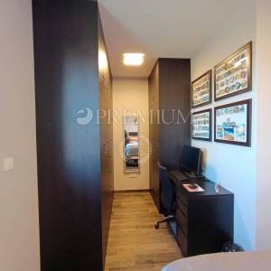 Malinska, apartman s prostranom terasom u urbanoj vili!