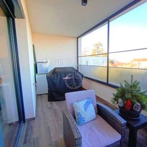 Malinska, apartman s prostranom terasom u urbanoj vili!