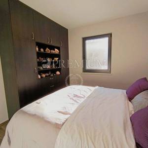 Malinska, apartman s prostranom terasom u urbanoj vili!