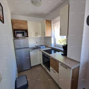 Medulin! Kuća sa 6 zasebnih stambenih jedinica!