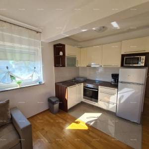 Medulin! Kuća sa 6 zasebnih stambenih jedinica!