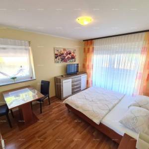 Medulin! Kuća sa 6 zasebnih stambenih jedinica!