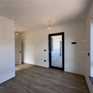 Medulin. Prodaje se dvojna vila sa bazenom i garažom