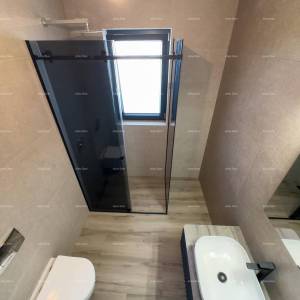 Medulin. Prodaje se dvojna vila sa bazenom i garažom