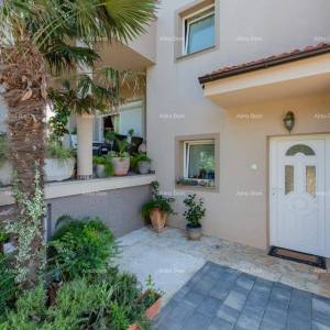 Medulin, samostojeća kuća s 5 apartmana. Blizina Pošesa i plaža!