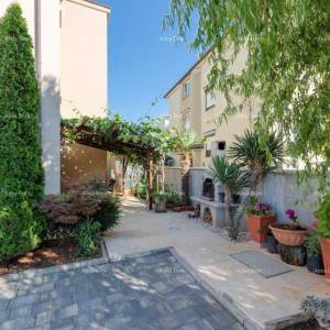 Medulin, samostojeća kuća s 5 apartmana. Blizina Pošesa i plaža!