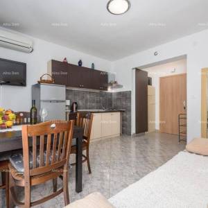 Medulin, samostojeća kuća s 5 apartmana. Blizina Pošesa i plaža!