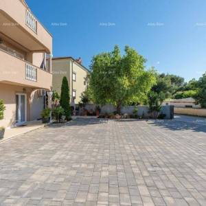 Medulin, samostojeća kuća s 5 apartmana. Blizina Pošesa i plaža!