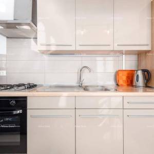 Medulin, samostojeća kuća s 5 apartmana. Blizina Pošesa i plaža!