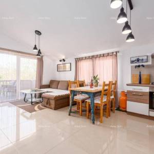 Medulin, samostojeća kuća s 5 apartmana. Blizina Pošesa i plaža!