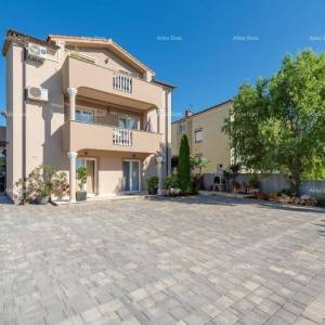 Medulin, samostojeća kuća s 5 apartmana. Blizina Pošesa i plaža!