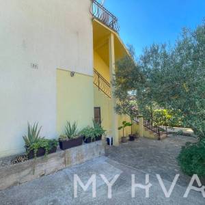 Mirno smještena Samostojeća kuća u Starom Grad