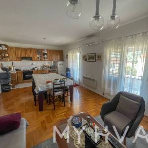 Mirno smještena Samostojeća kuća u Starom Grad