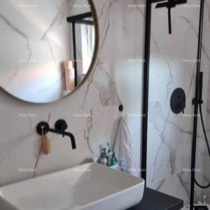 Moderan stan u prizemlju, Karigador, samo 350 m od mora!