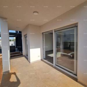 Moderna duplex kuća s krovnom terasom i panoramskim pogledom na more