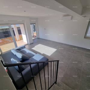 Moderna duplex kuća s krovnom terasom i panoramskim pogledom na more