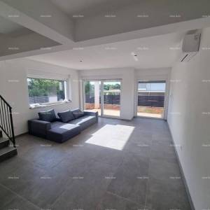 Moderna duplex kuća s krovnom terasom i panoramskim pogledom na more