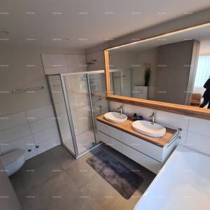 Moderna kuća s bazenom! BANJOLE VOLME.