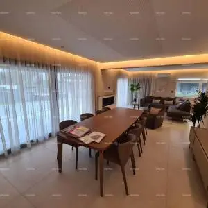 Moderna kuća s bazenom! BANJOLE VOLME.