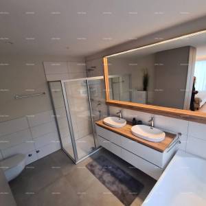 Moderna kuća s bazenom! BANJOLE VOLME.