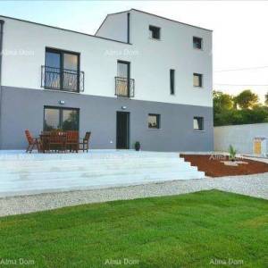 Moderna kuća s bazenom u Puli, samo 1500 m od mora