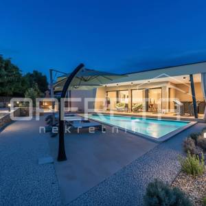 Moderna prizemnica s bazenom u okolici Svetog Lovreča