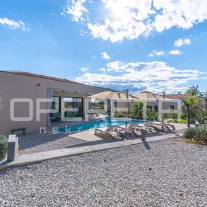 Moderna prizemnica s bazenom u okolici Svetog Lovreča