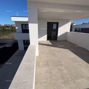 Moderna vila s bazenom i pogledom na more! Vodnjan