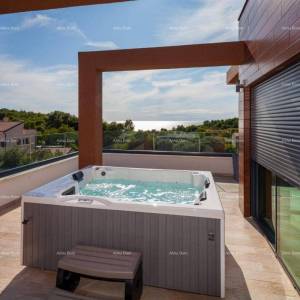 Moderna vila s bazenom u Premanturi!