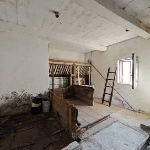 MRKOPALJ - Samostojeća kuća s velikim potencijalom