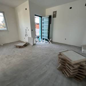 MURTER, JEZERA – NOVOGRADNJA, Dvoetažni apartman s bazenom