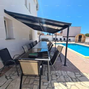 Na prodaju kuća s bazenom – Valtura