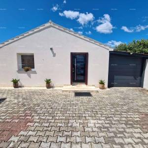 Na prodaju kuća s bazenom – Valtura