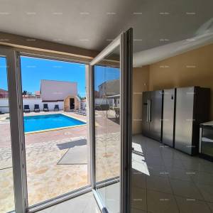 Na prodaju kuća s bazenom – Valtura