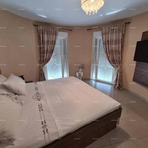 Na prodaju kuća s bazenom – Valtura