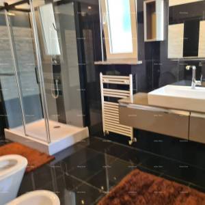 Na prodaju kuća s bazenom – Valtura