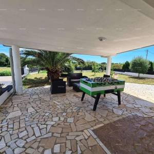 Na prodaju kuća s bazenom – Valtura