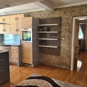 Na prodaju kuća s bazenom – Valtura