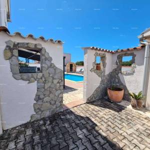 Na prodaju kuća s bazenom – Valtura