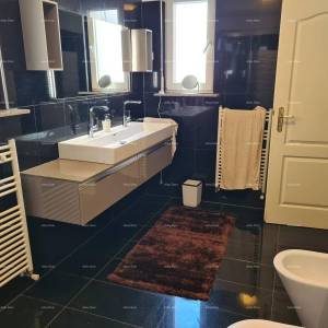 Na prodaju kuća s bazenom – Valtura