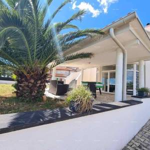 Na prodaju kuća s bazenom – Valtura