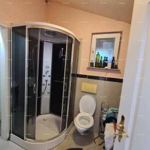 Na prodaju kuća s bazenom – Valtura