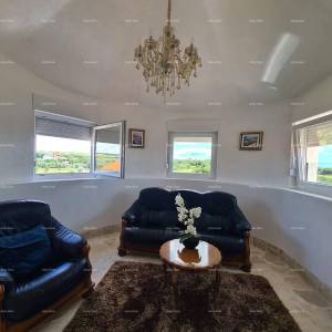 Na prodaju kuća s bazenom – Valtura