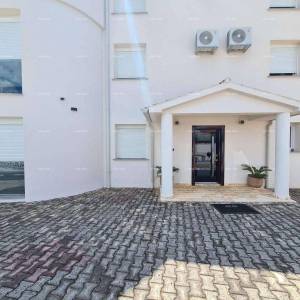 Na prodaju kuća s bazenom – Valtura