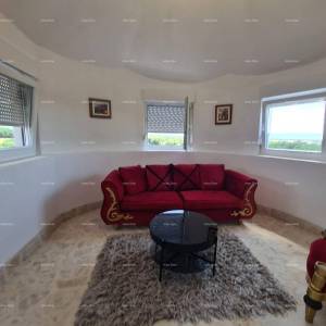 Na prodaju kuća s bazenom – Valtura